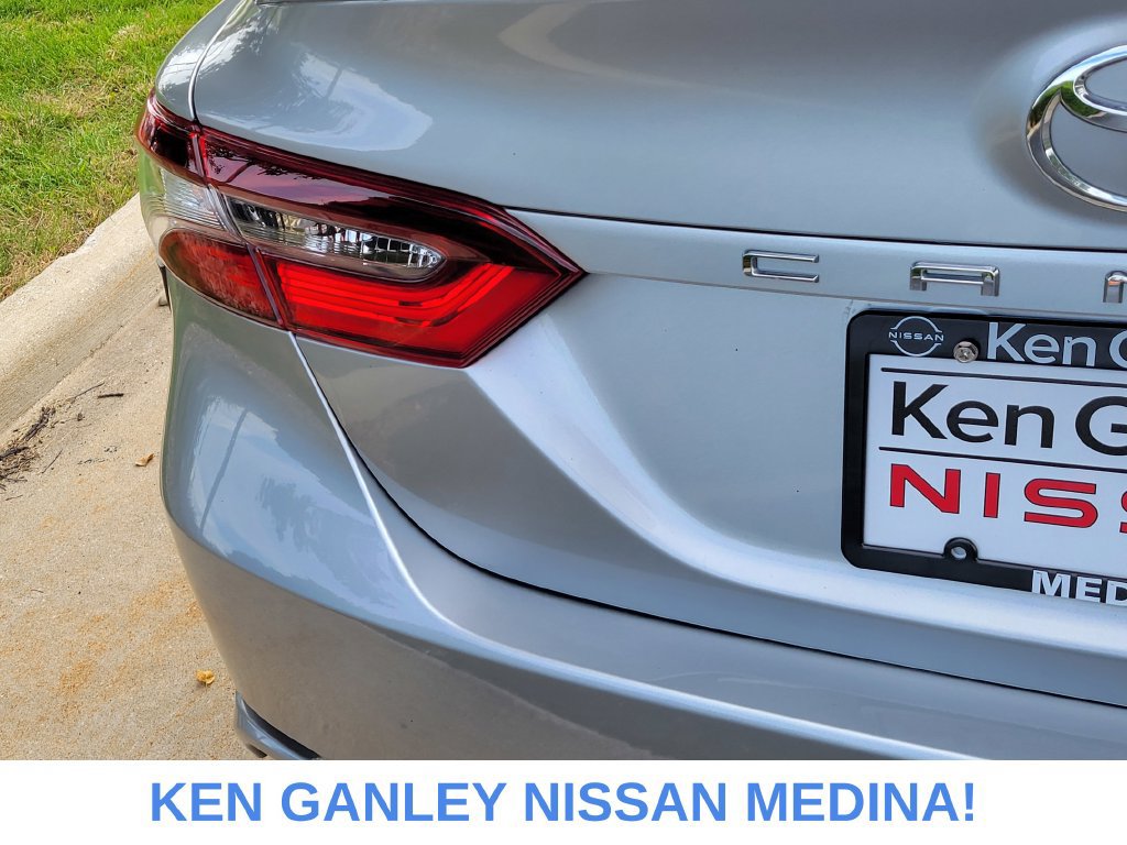 Used 2021 Toyota Camry SE AWD/4WD image 16