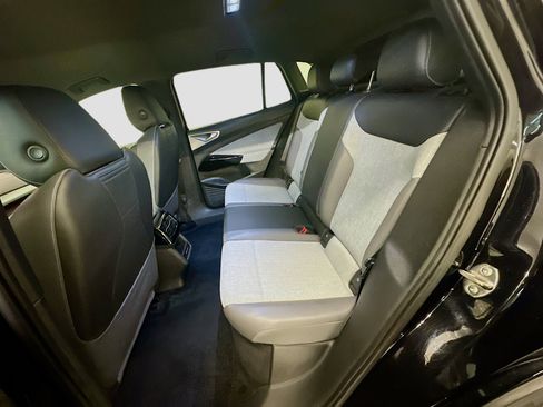 Used 2023 Volkswagen ID.4 Pro image 29