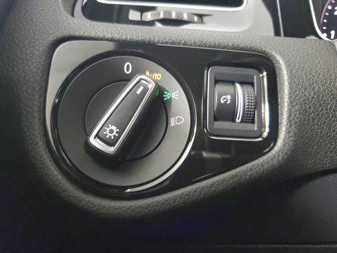 Used 2019 Volkswagen Golf R 4-Door image 33