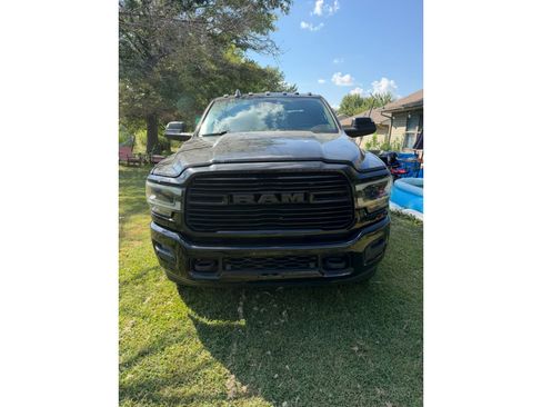 Used 2019 RAM 2500 Laramie w/ Black Appearance Package AWD/4WD image 6