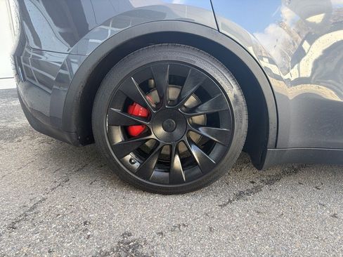 Used 2022 Tesla Model Y Performance image 14