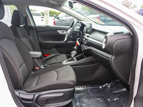 Used 2024 Kia Forte LXS w/ LXS Technology Package image 17