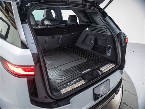 New 2026 Land Rover Range Rover Sport SV AWD/4WD image 38
