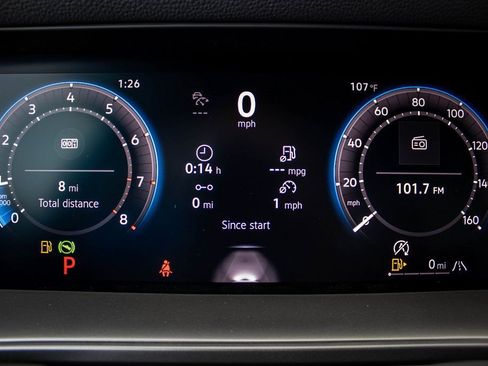 New 2025 Volkswagen Tiguan SE image 2