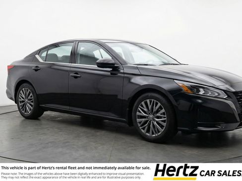 Used 2025 Nissan Altima 2.5 SV FWD image 1