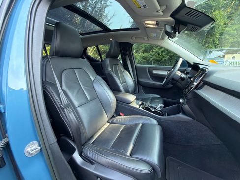 Used 2023 Volvo XC40 B5 Plus w/ Protection Package AWD/4WD image 18