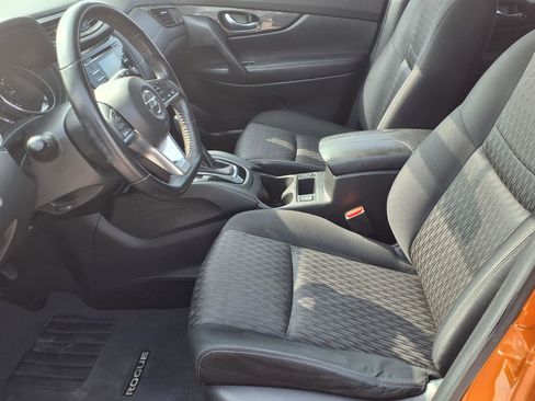 Used 2017 Nissan Rogue SV image 13