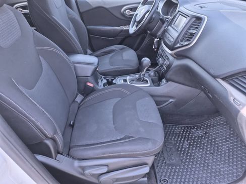 Used 2015 Jeep Cherokee Latitude w/ Cold Weather Group AWD/4WD image 21