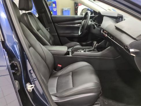 Used 2019 MAZDA MAZDA3 Sedan w/ Preferred Package image 8