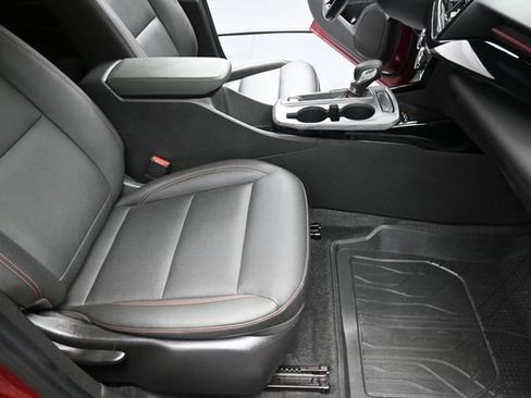 Used 2024 Chevrolet Trax RS w/ Sunroof Package FWD image 27