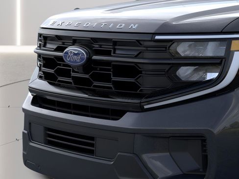 New 2025 Ford Expedition Active image 18