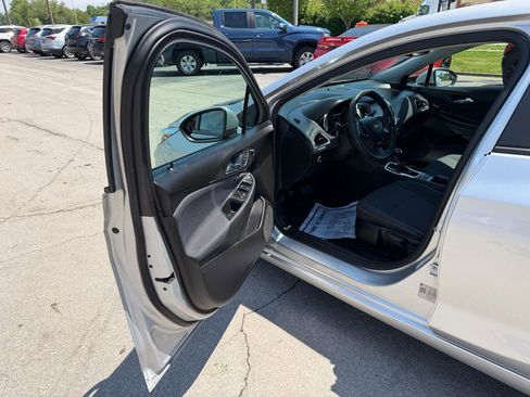Used 2019 Chevrolet Cruze LS w/ LS Convenience Package FWD image 15
