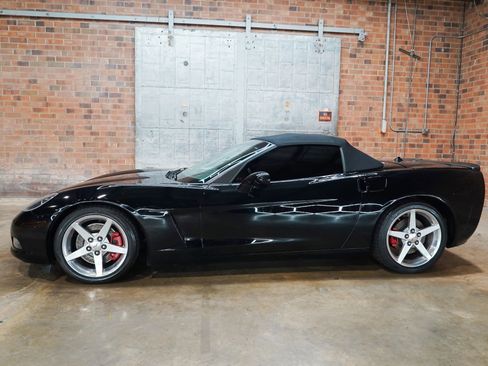 Used 2005 Chevrolet Corvette Convertible w/ Preferred Equipment Group RWD image 9
