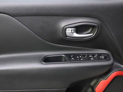 Used 2022 Jeep Renegade Trailhawk AWD/4WD image 22