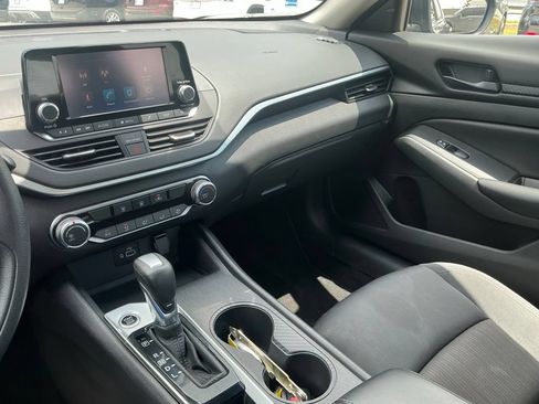 Used 2024 Nissan Altima 2.5 S FWD image 40