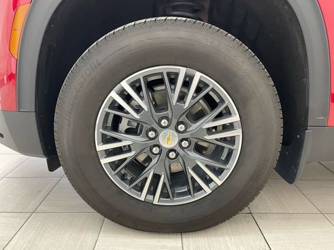 New 2026 Chevrolet Traverse LT w/ Driver Confidence Package AWD/4WD image 7