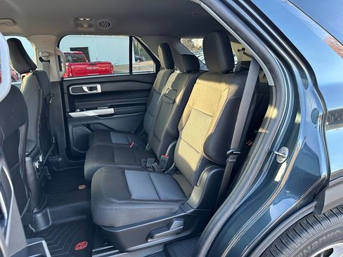 Used 2022 Ford Explorer XLT image 9