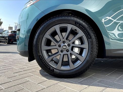Used 2025 Land Rover Range Rover Sport SE image 9