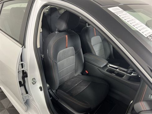 New 2025 Nissan Sentra SR image 28