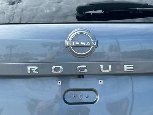 Used 2023 Nissan Rogue SV FWD image 5