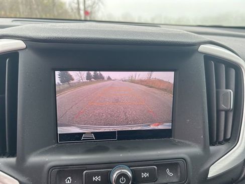 Used 2024 GMC Terrain SLE w/ Driver Convenience Package image 14