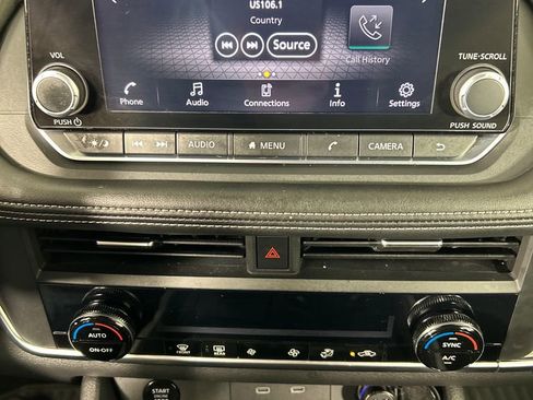 Used 2025 Nissan Rogue SV FWD image 14