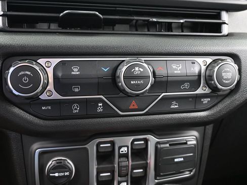 New 2026 Jeep Gladiator Sport image 19