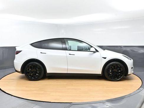 Used 2022 Tesla Model Y Long Range AWD/4WD image 6