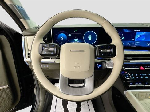 Used 2025 Hyundai Santa Fe Calligraphy FWD image 11