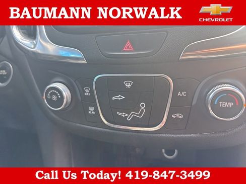 Used 2018 Chevrolet Equinox LT FWD image 24