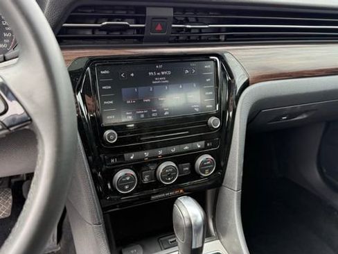 Used 2022 Volkswagen Passat 2.0T image 20