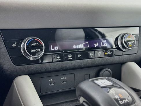 Used 2025 Mitsubishi Outlander SE FWD image 17