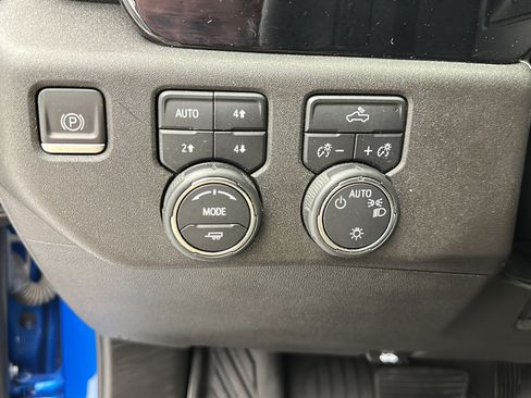 Used 2023 Chevrolet Silverado 1500 LT AWD/4WD image 25