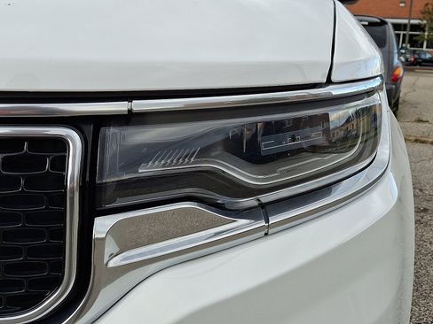 Used 2023 Jeep Wagoneer L Series II image 9