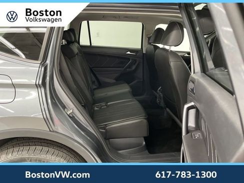 Used 2022 Volkswagen Tiguan SE w/ Panoramic Sunroof Package image 10