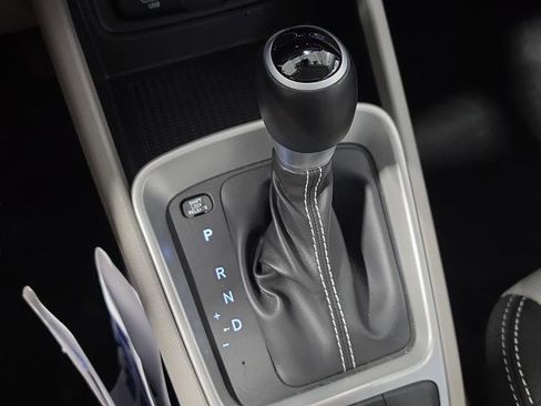 Certified 2025 Hyundai Venue SEL image 19