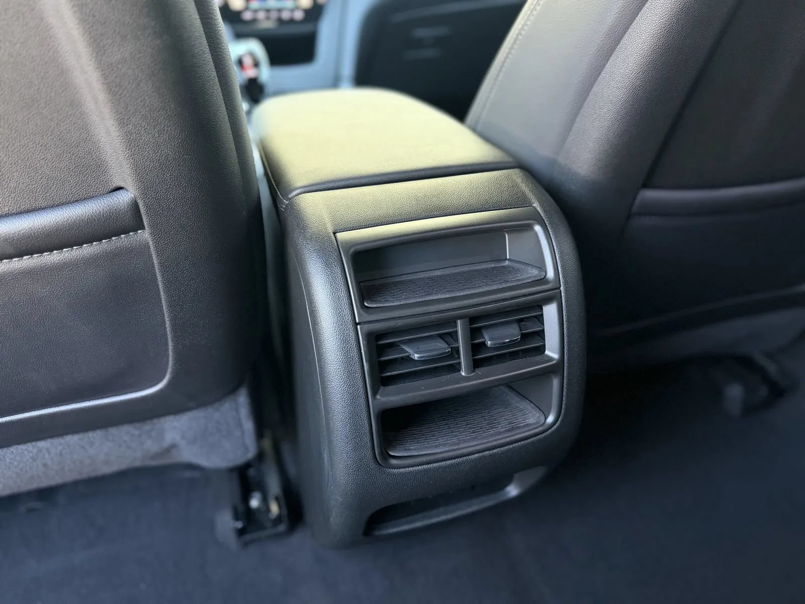 Used 2025 Cadillac XT5 Luxury w/ LPO, Floor Liner Package FWD image 40