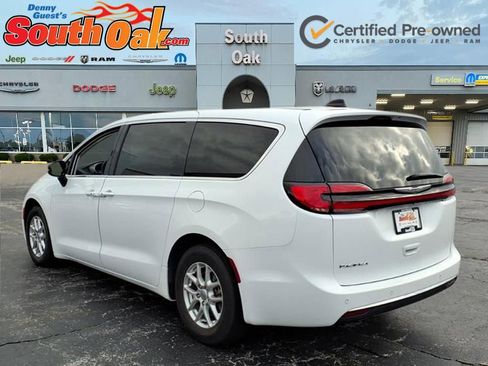Certified 2024 Chrysler Pacifica Touring-L FWD image 4