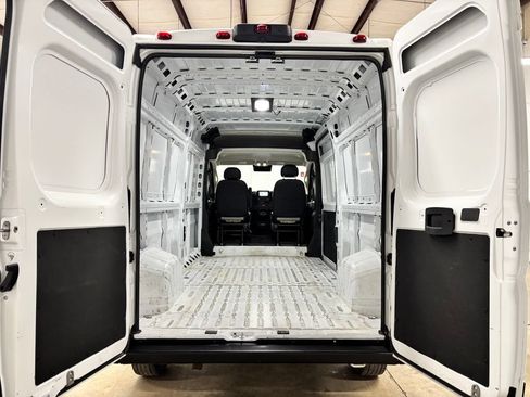 Used 2025 RAM ProMaster 2500 w/ Convenience Group FWD image 24