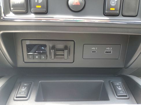 Certified 2024 Nissan Titan SV w/ SV Convenience Package image 23