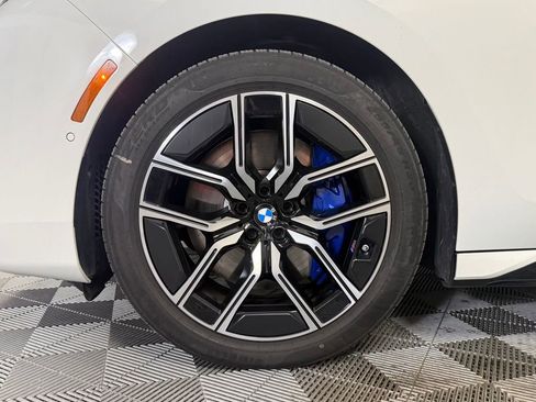 Used 2025 BMW 760i xDrive w/ Executive Package AWD/4WD image 9