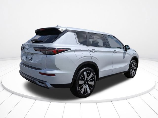 New 2026 Mitsubishi Outlander SE FWD image 3