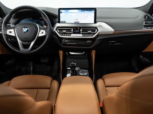 Used 2025 BMW X4 xDrive30i image 9