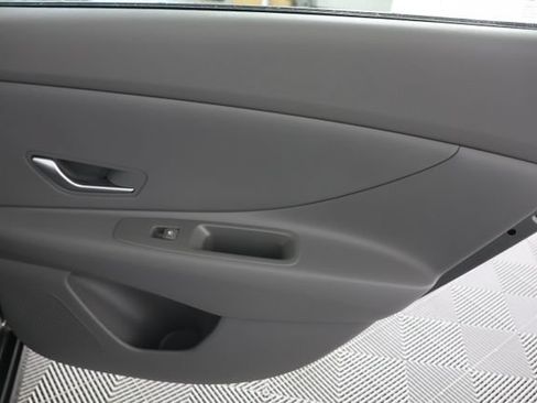 Certified 2024 Hyundai Elantra SE FWD image 25
