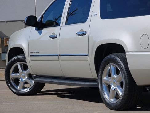 Used 2014 Chevrolet Suburban LTZ image 33