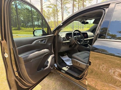 Used 2024 Chevrolet Traverse LT w/ Midnight/Sport Edition FWD image 11