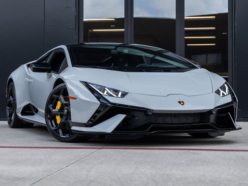 Used 2023 Lamborghini Huracan Tecnica image 2