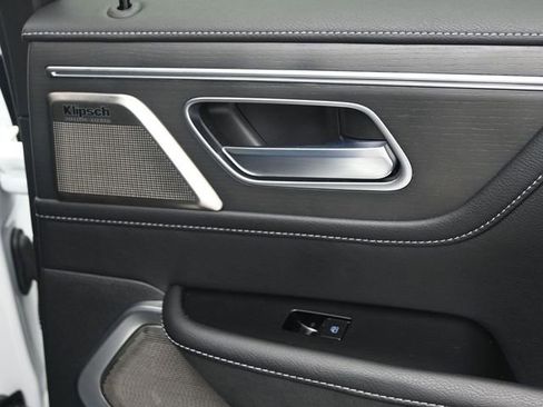 Used 2025 INFINITI QX80 Sensory image 39