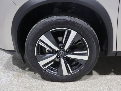 Used 2025 Nissan Rogue SL w/ SL Premium Package image 8