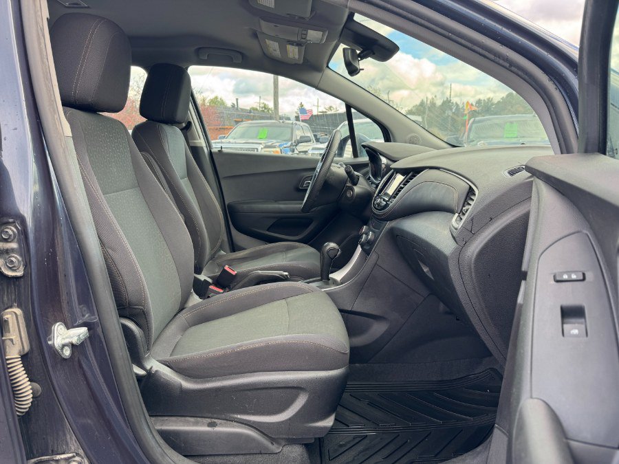 Used 2018 Chevrolet Trax LS w/ LPO, Protection Package FWD image 19